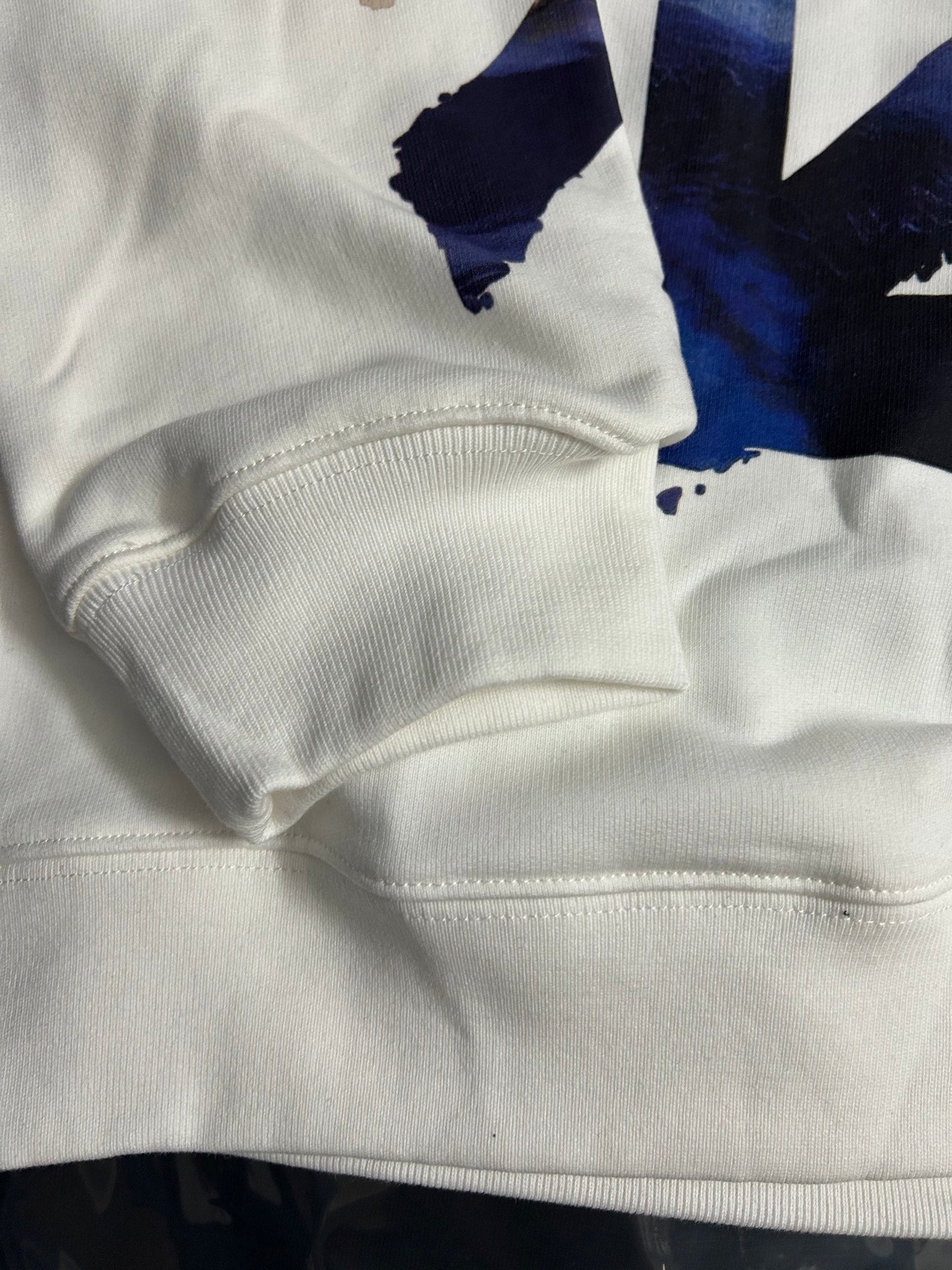 Off-White white hoodie ribbed cuff with blue abstract print