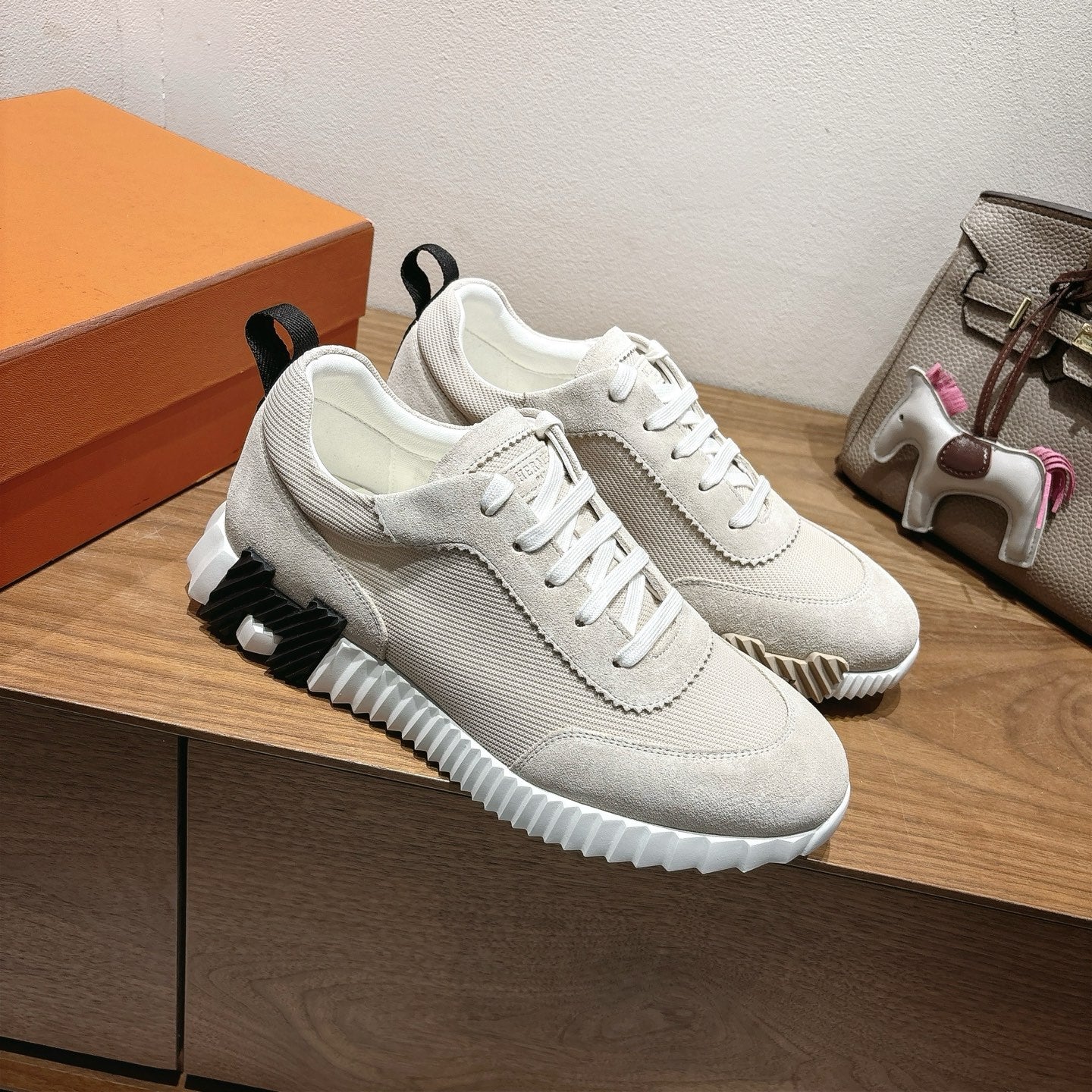 Hermes unisex low-top sneakers in light beige with ribbed sole and lace-up front