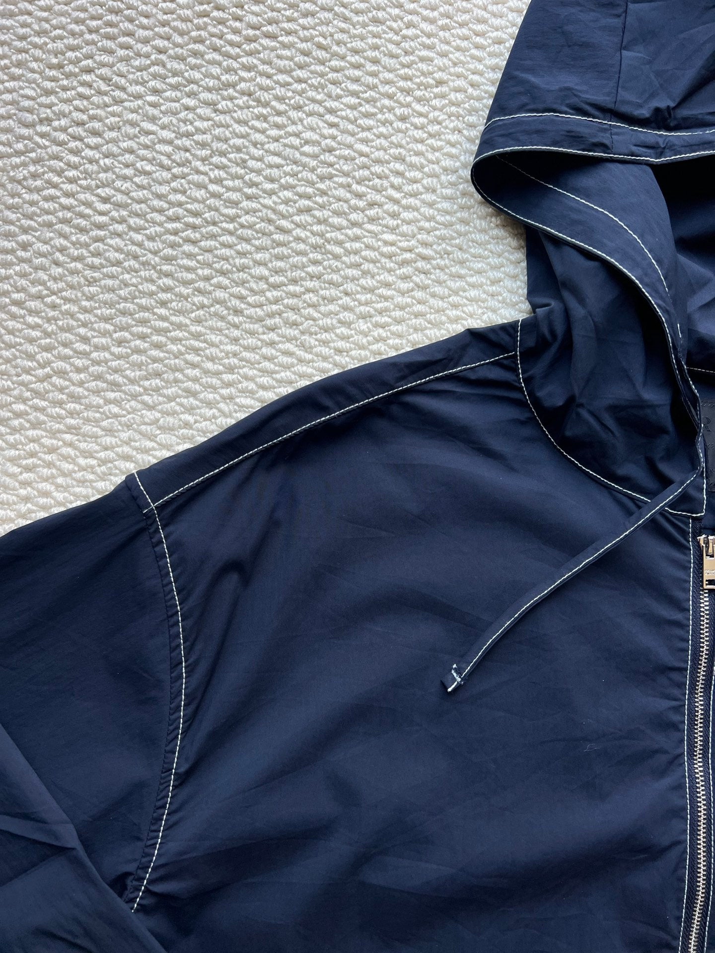 Men's navy hooded jacket with front zipper and drawstring hood