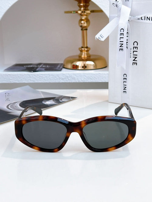 Sunglasses with tortoiseshell frame and dark lenses