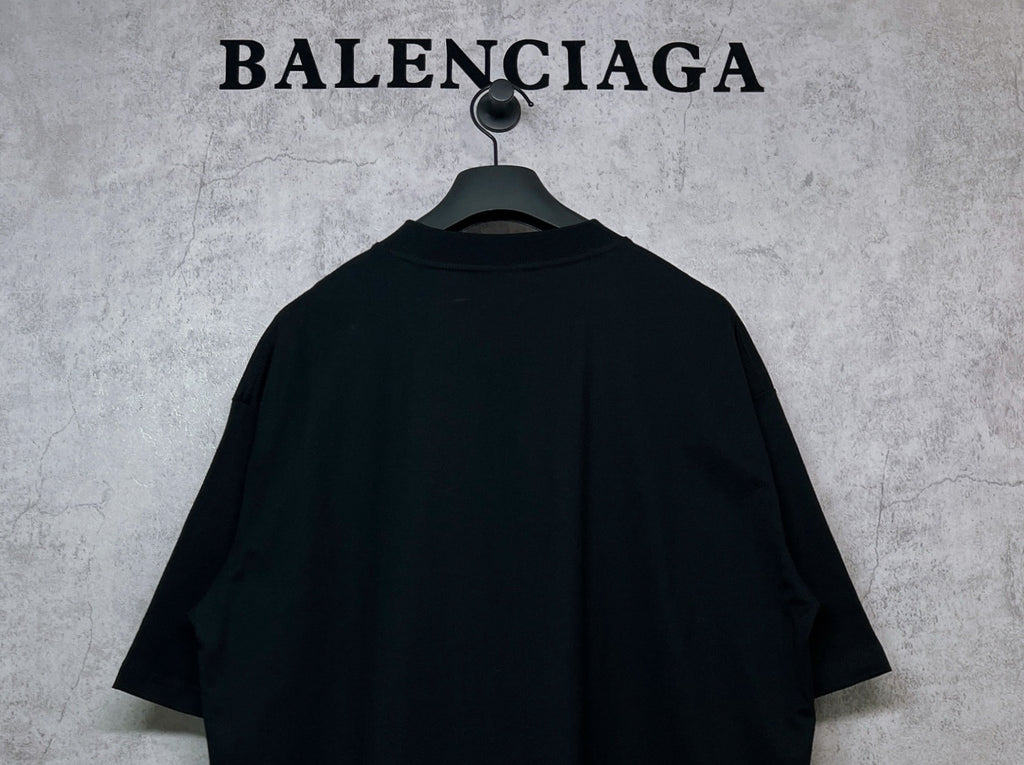 Black short-sleeve T-shirt with plain back and crew neckline
