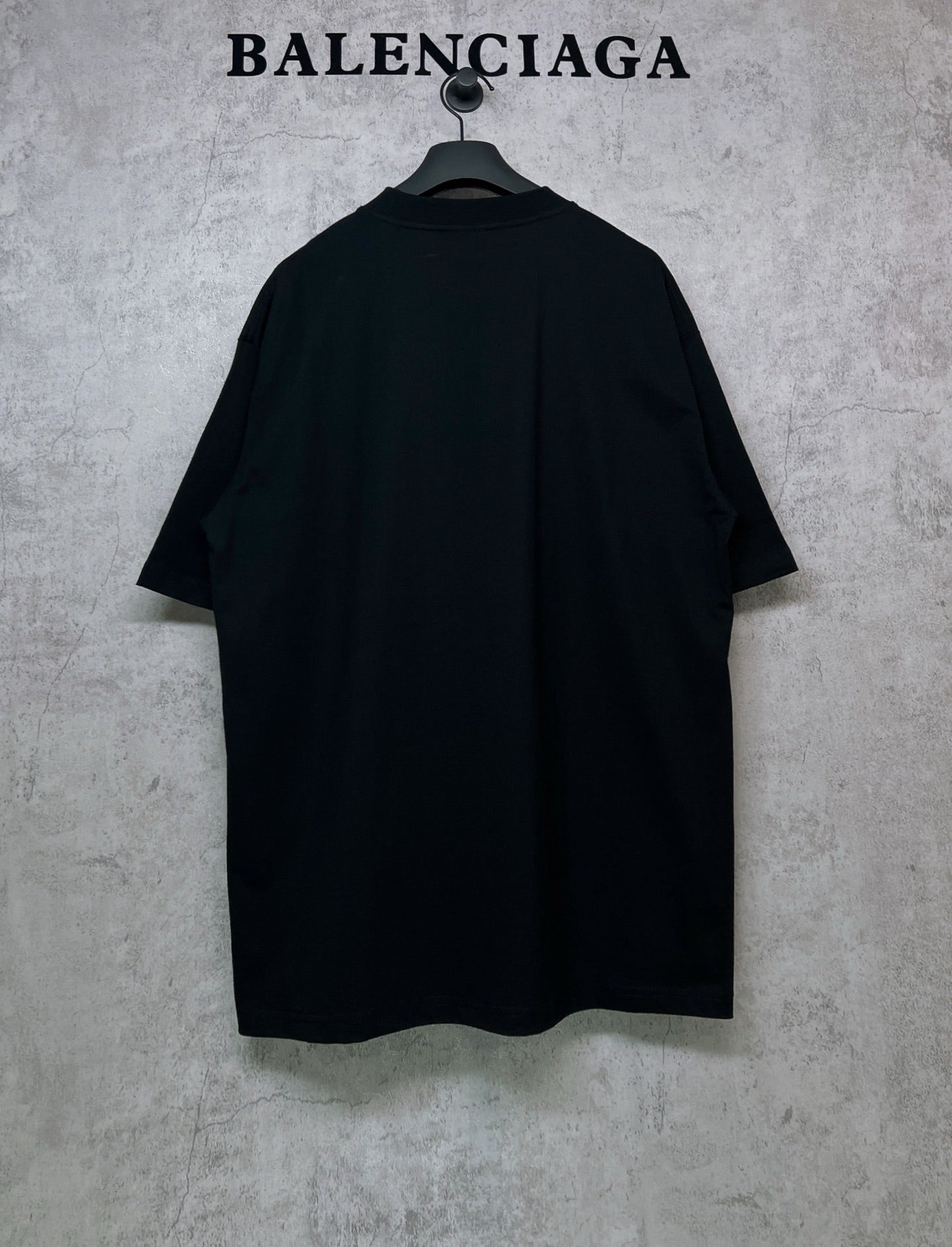 Black short-sleeve T-shirt with plain back