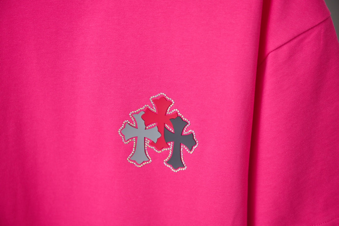 Pink short-sleeve T-shirt with small rhinestone cross emblem detail