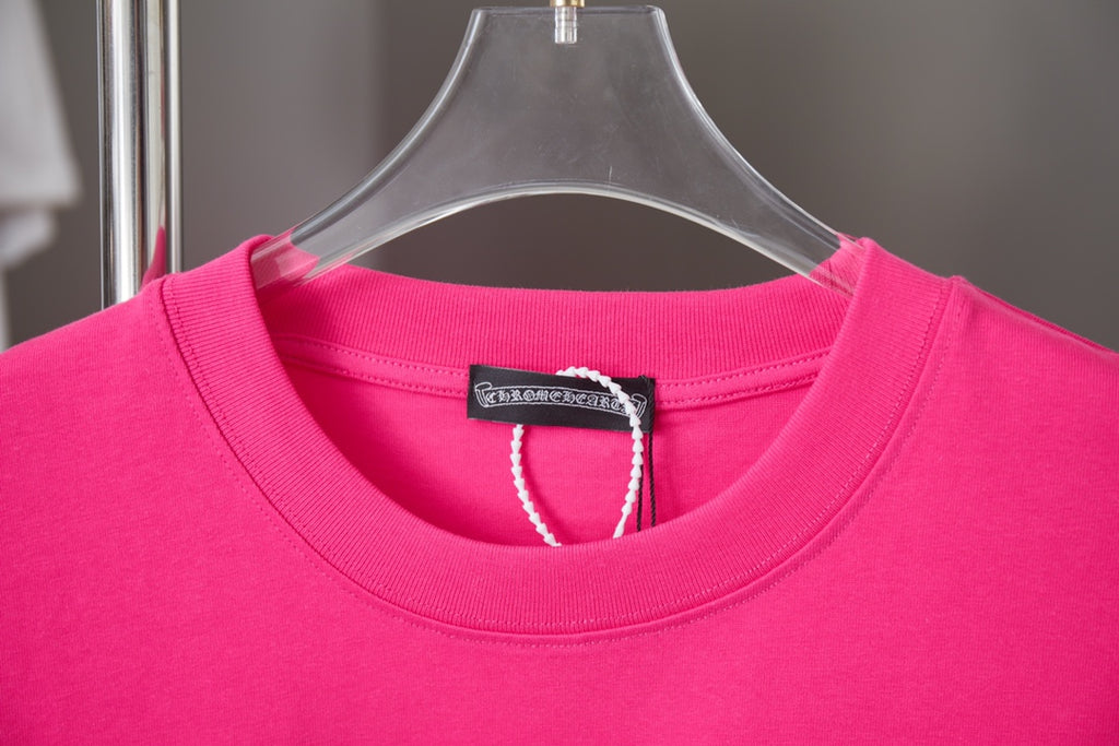 Pink short-sleeve T-shirt neckline with inner tag label