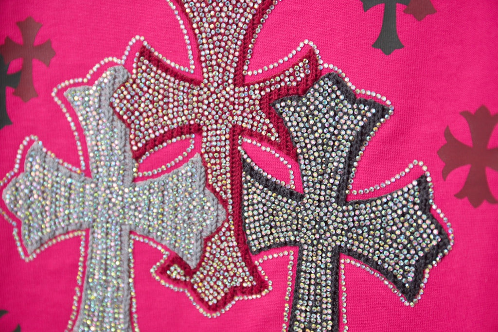 Pink short-sleeve T-shirt close-up of rhinestone cross print