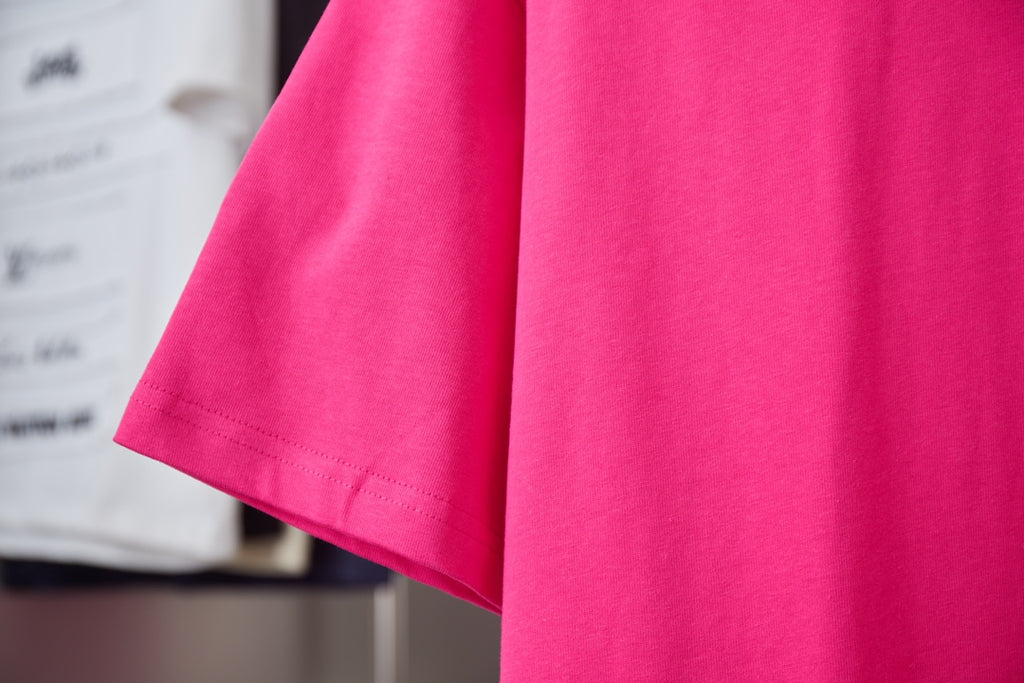 Pink short-sleeve T-shirt sleeve and curved hem