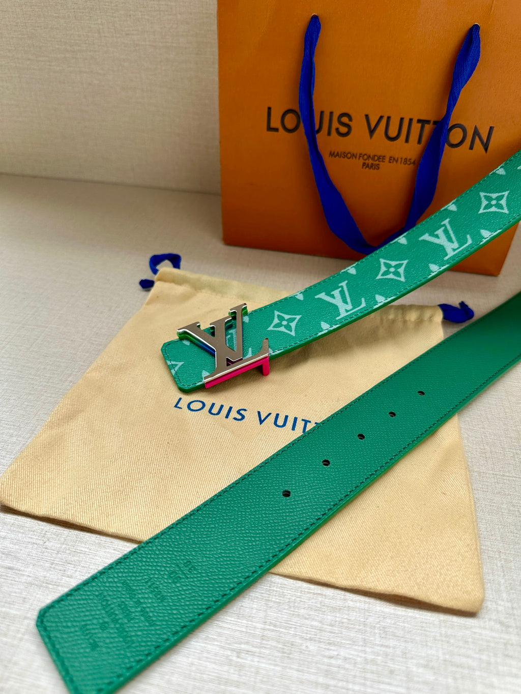 Green Louis Vuitton belt with white monogram, metal LV buckle and adjustable holes