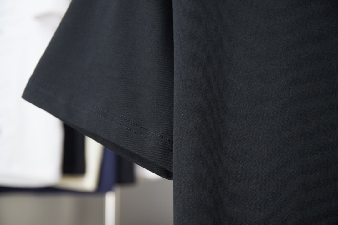 Black T-shirt with short sleeves and neat hem stitching