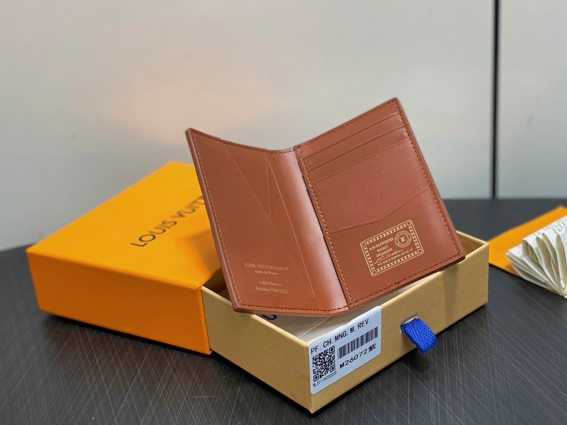 Brown leather small bag, open with card slots, in gift box