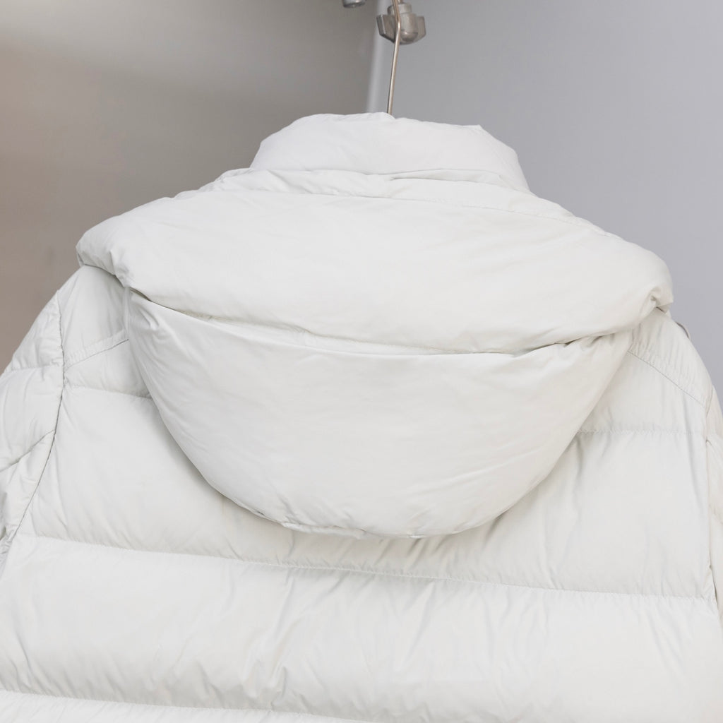 White puffer jacket with large hood and quilted back panel