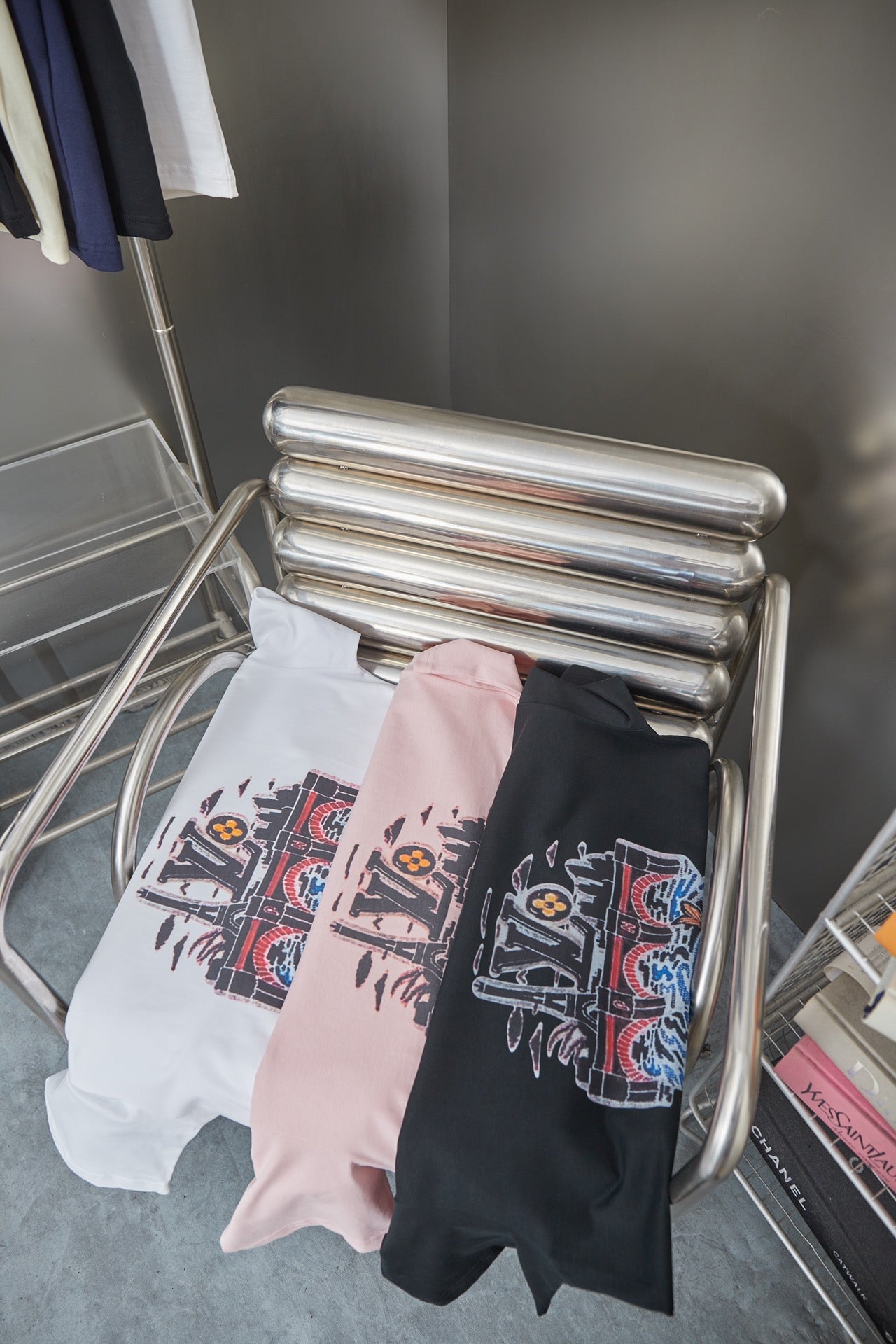 Light pink and black Louis Vuitton short-sleeve T-shirts with graphic prints