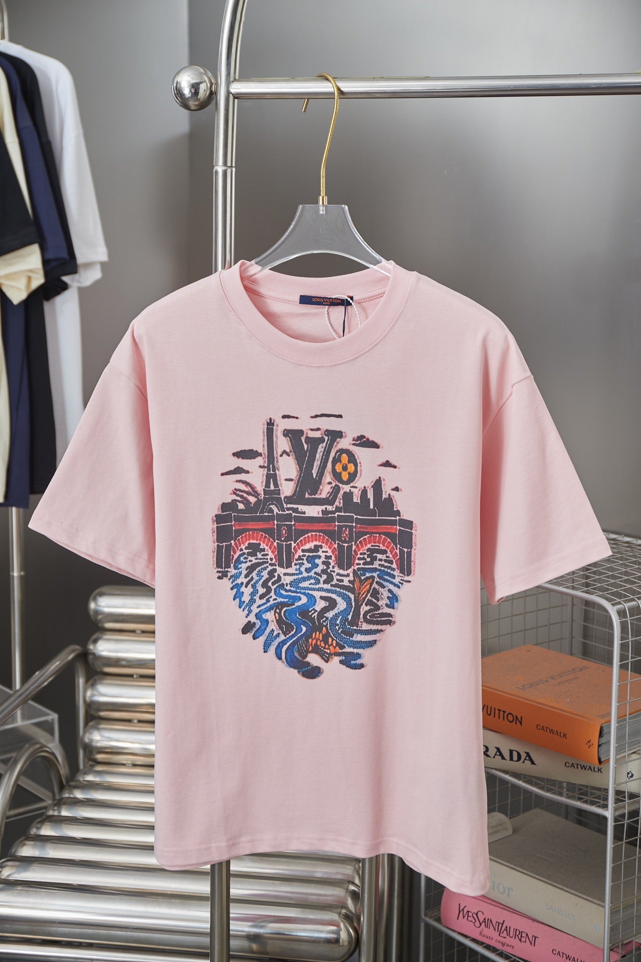 Louis Vuitton light pink short-sleeve T-shirt with multicolor graphic front