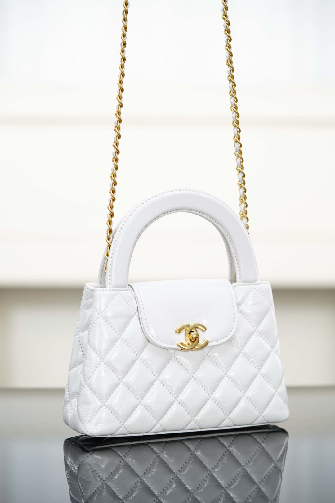 Chanel quilted handbag with gold chain strap and front logo clasp