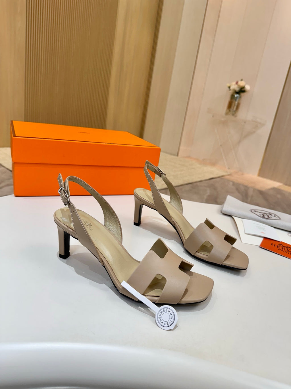 Hermes ladies heeled sandals in light beige with open toe and matching slingback straps