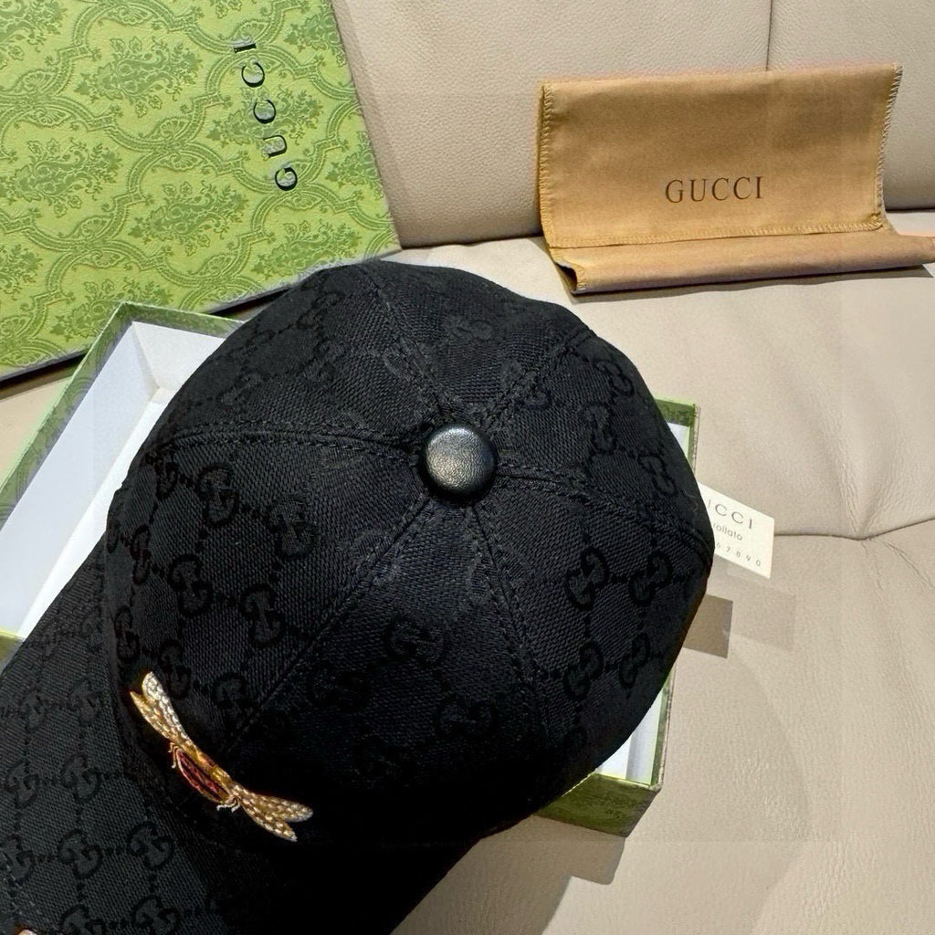 Black Gucci baseball cap with bee embroidery and snap button top
