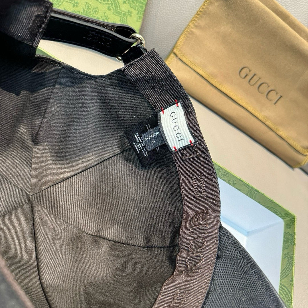 Gucci cap, inner strap with metal buckle and fabric webbing plus size tag