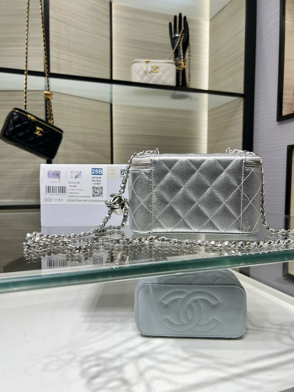 Chanel silver quilted shoulder bag with chain strap and front CC emblem