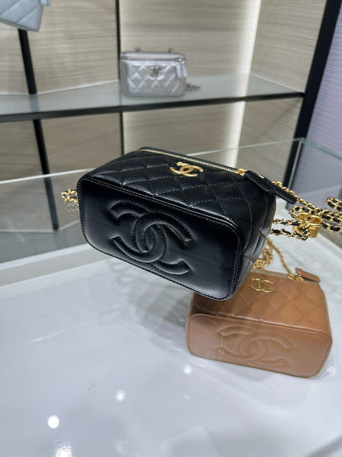 Chanel small quilted bag with gold chain, black leather and embossed CC emblem