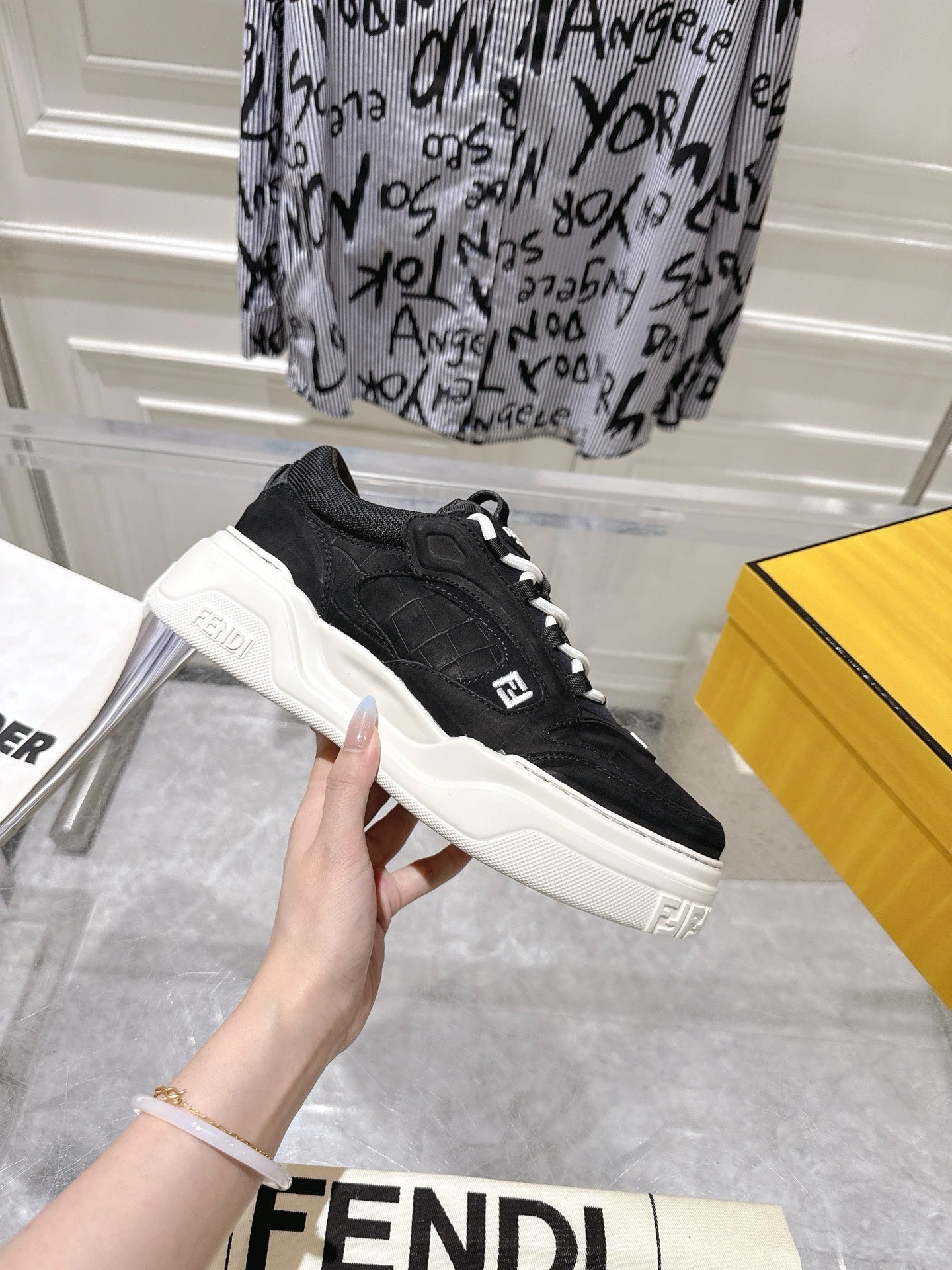 Luxury Shoes Fendi Unisex