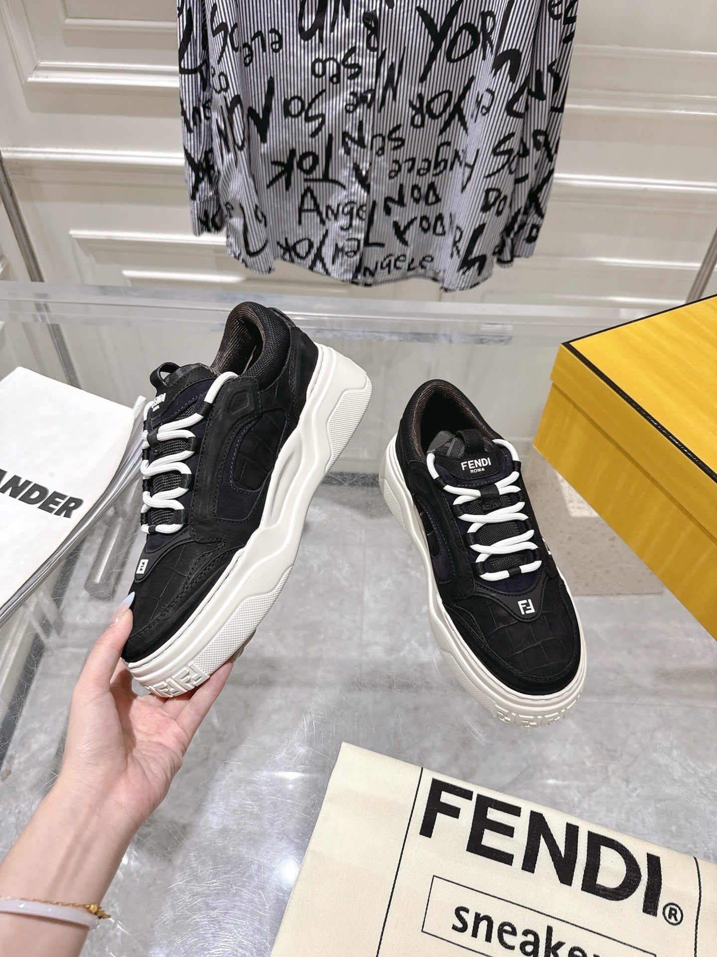 Luxury Shoes Fendi Unisex