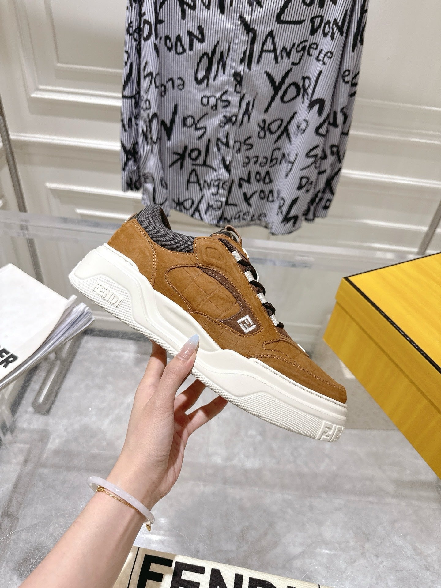 Luxury Shoes Fendi Unisex