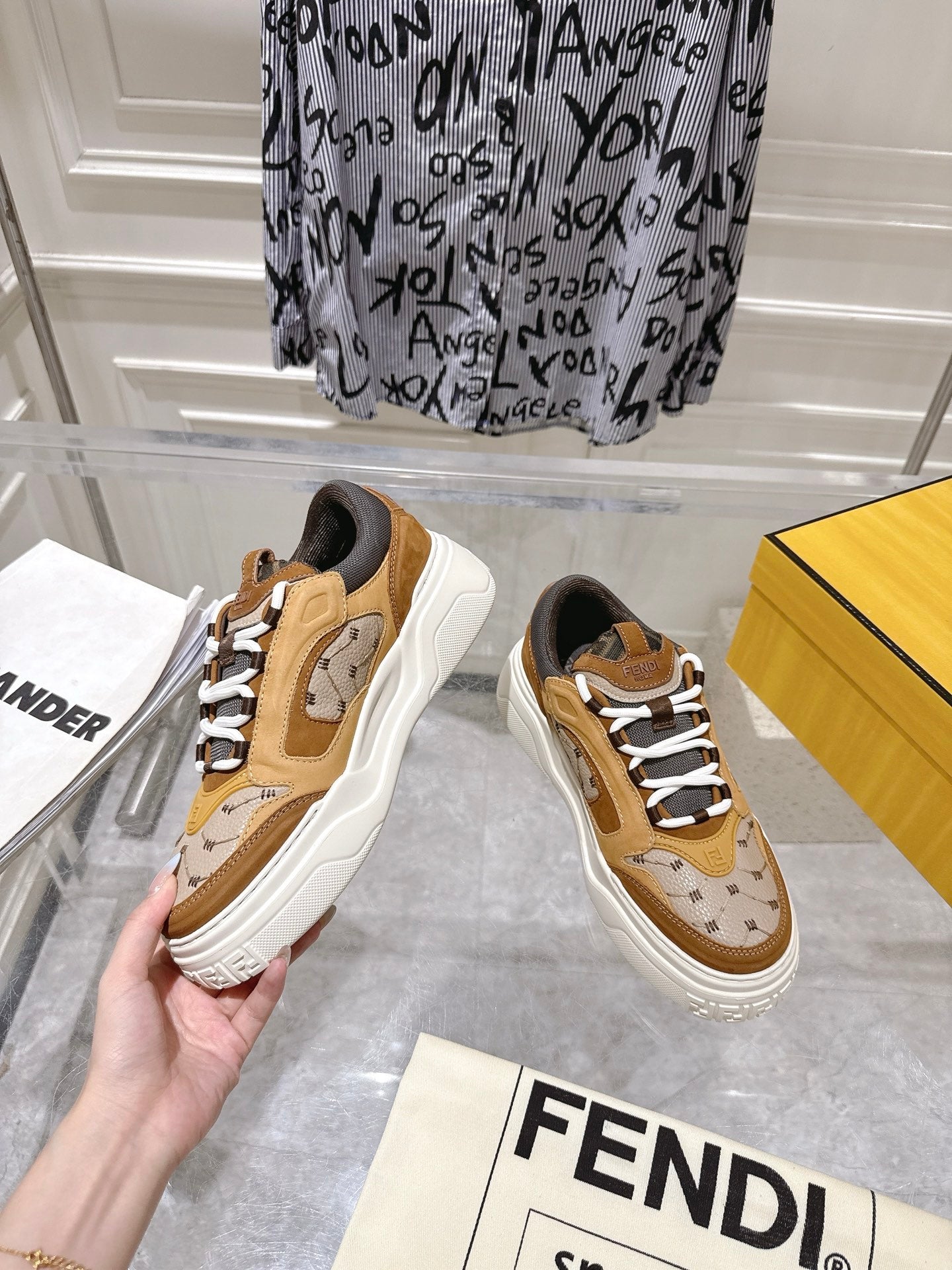 Luxury Shoes Fendi Unisex