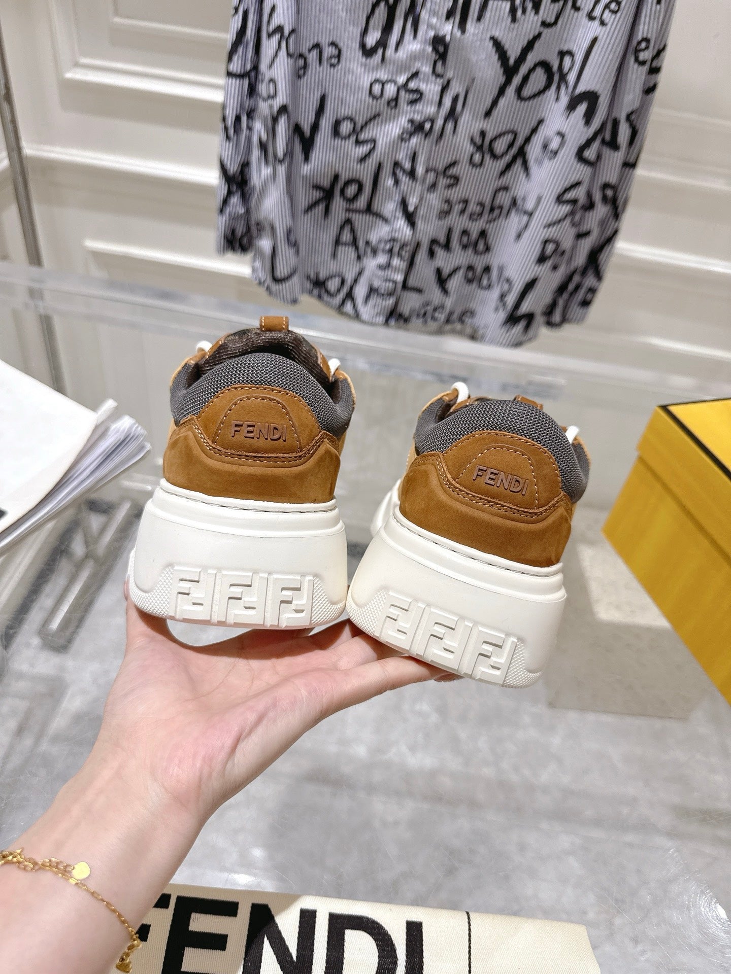 Luxury Shoes Fendi Unisex