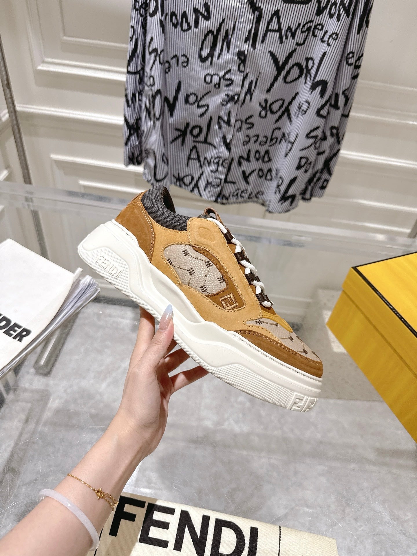 Luxury Shoes Fendi Unisex