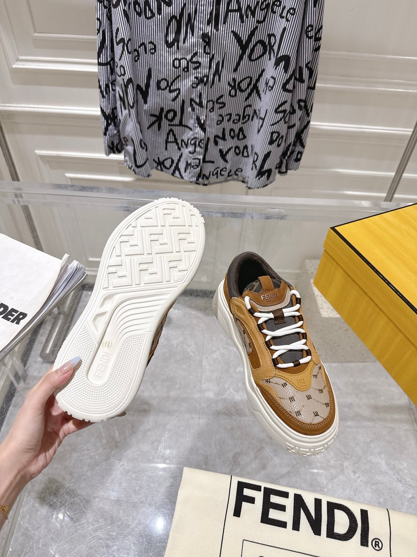 Luxury Shoes Fendi Unisex