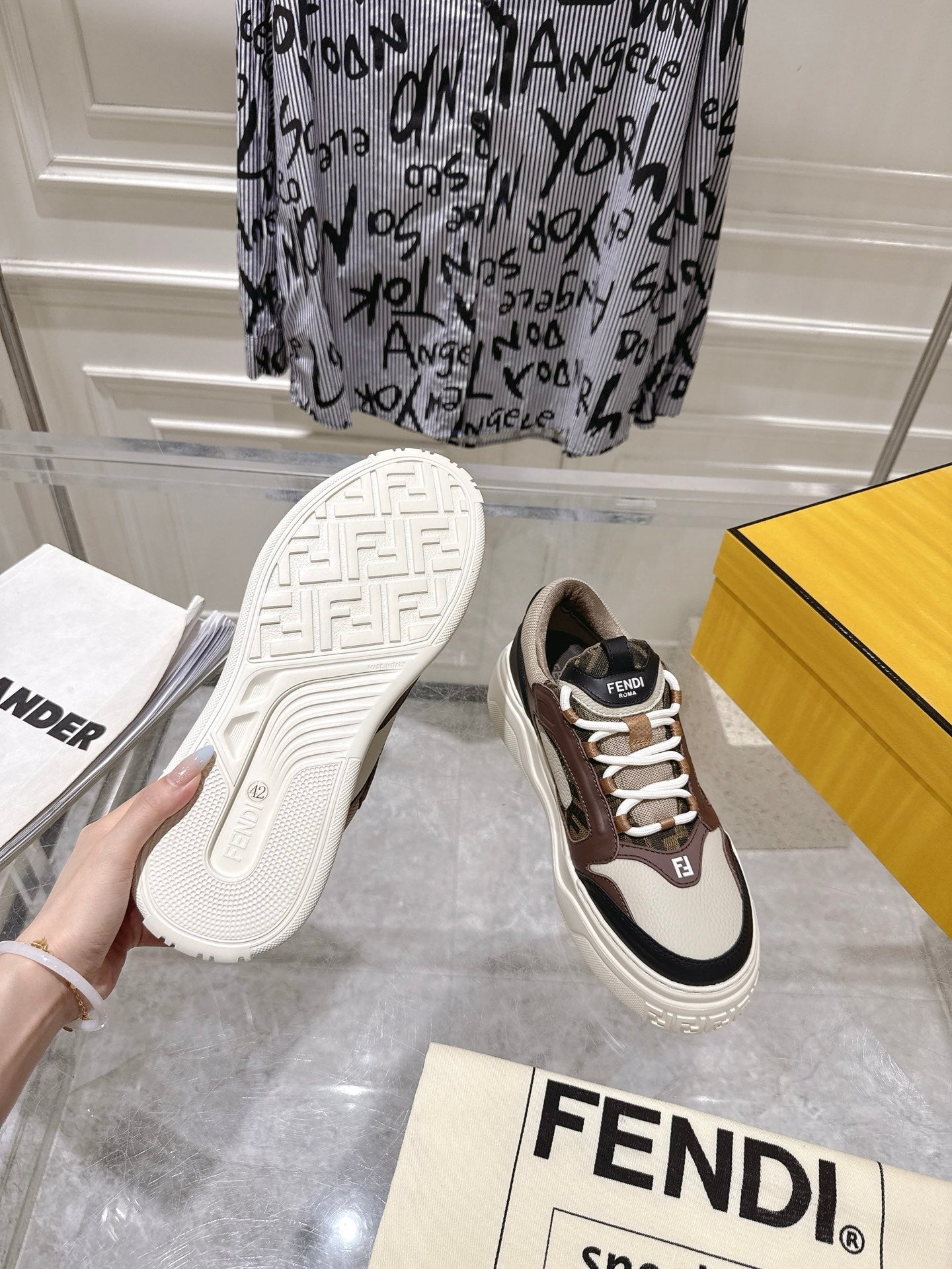 Luxury Shoes Fendi Unisex