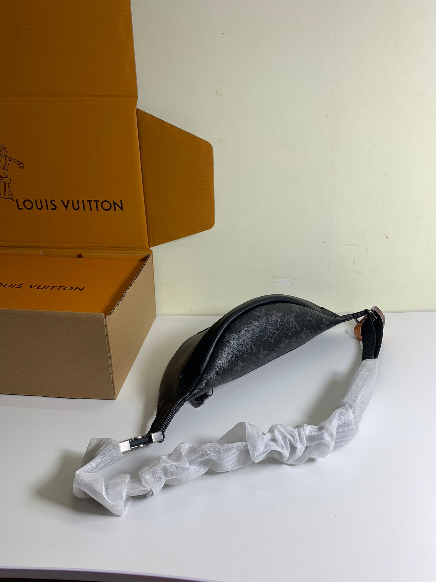 Louis Vuitton monogram shoulder bag, black, with adjustable strap
