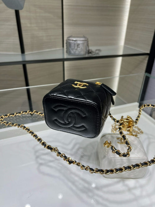 Chanel mini bag in black quilted leather with embossed CC flap and gold chain