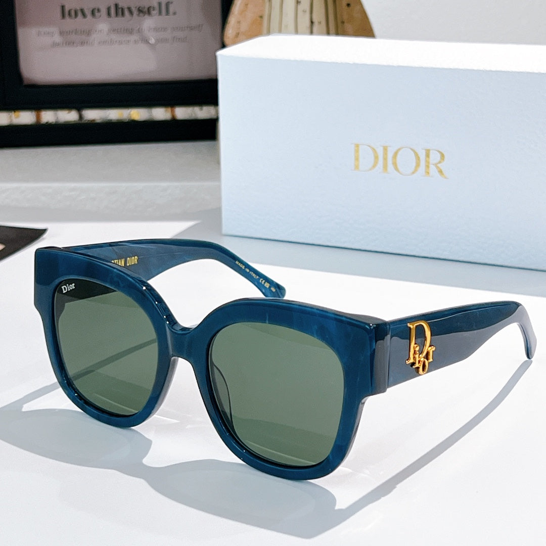 Blue acetate sunglasses with round cat-eye frames and green tinted lenses, Dior detail
