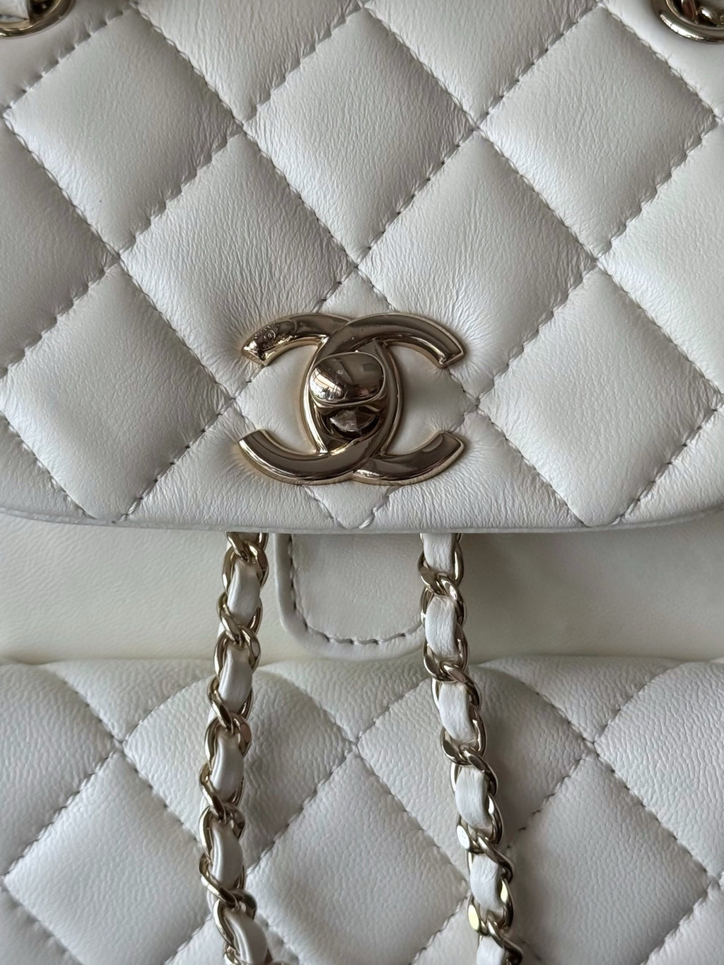 Chanel white quilted leather flap with CC clasp and dangling chain
