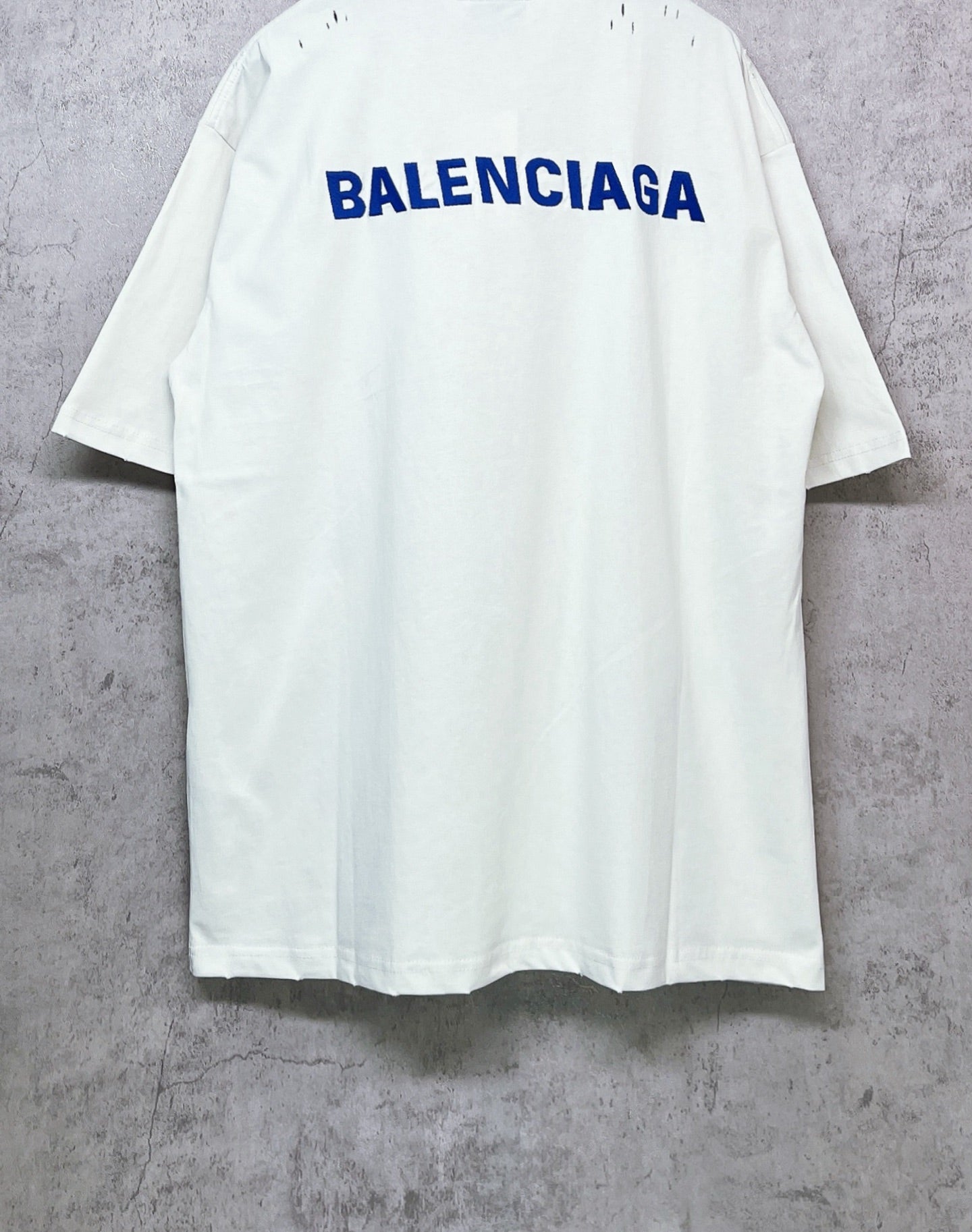 White short-sleeve T-shirt with BALENCIAGA back logo, crew neck.