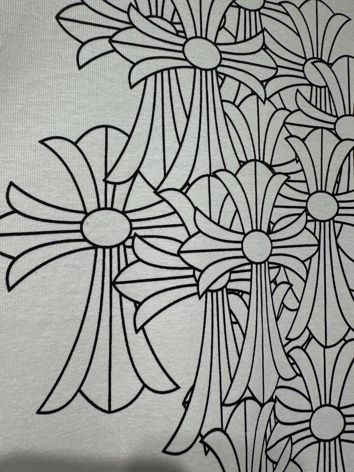 Light gray long-sleeve shirt with large black daisy print