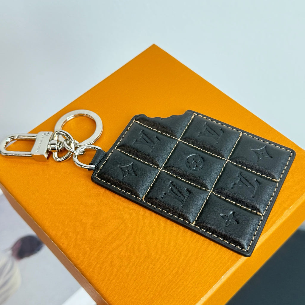 Louis Vuitton key holder in dark leather with stitch pattern and keyring
