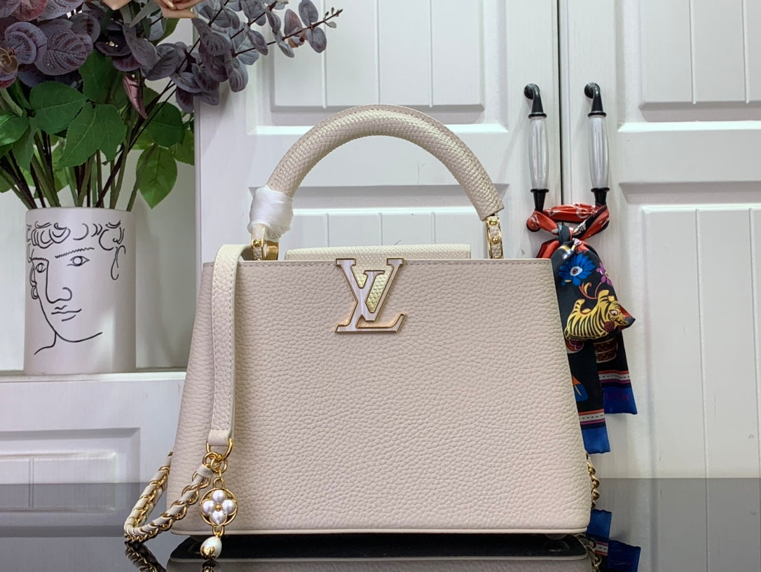Louis Vuitton bag in white textured leather with gold monogram and top handle