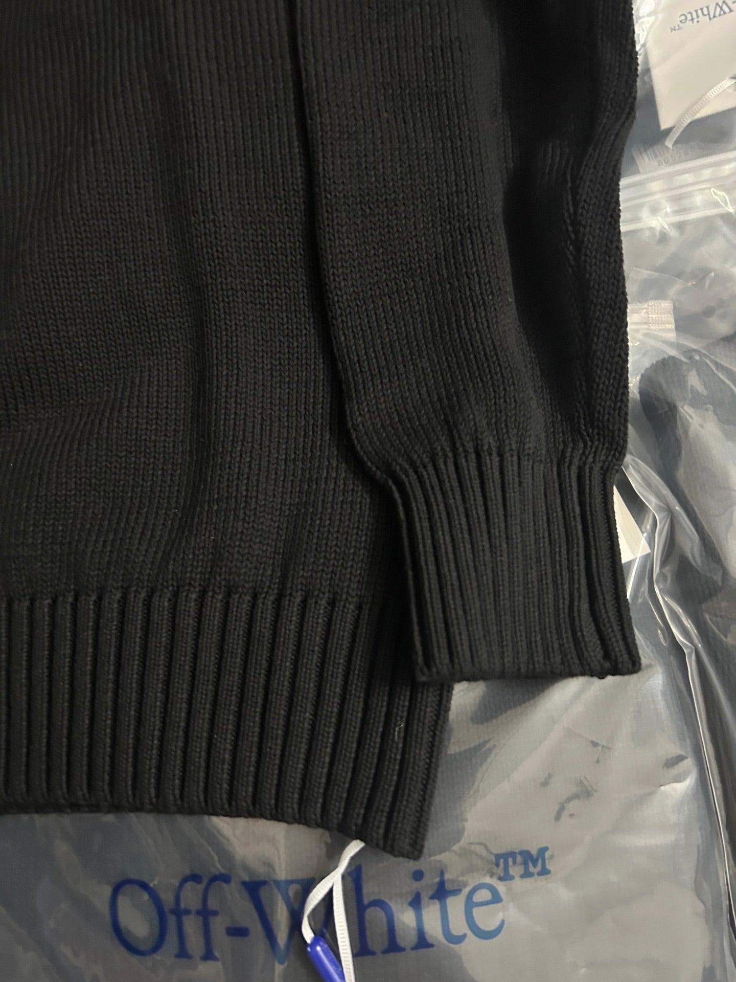 Black knit sweater cuff and ribbed hem detail