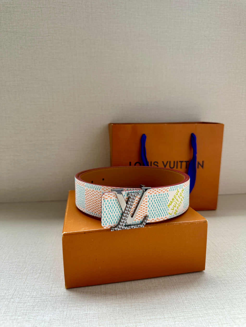 Designer belt on boxes: light blue/white canvas with silver buckle