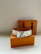 Designer belt on boxes: light blue/white canvas with silver buckle