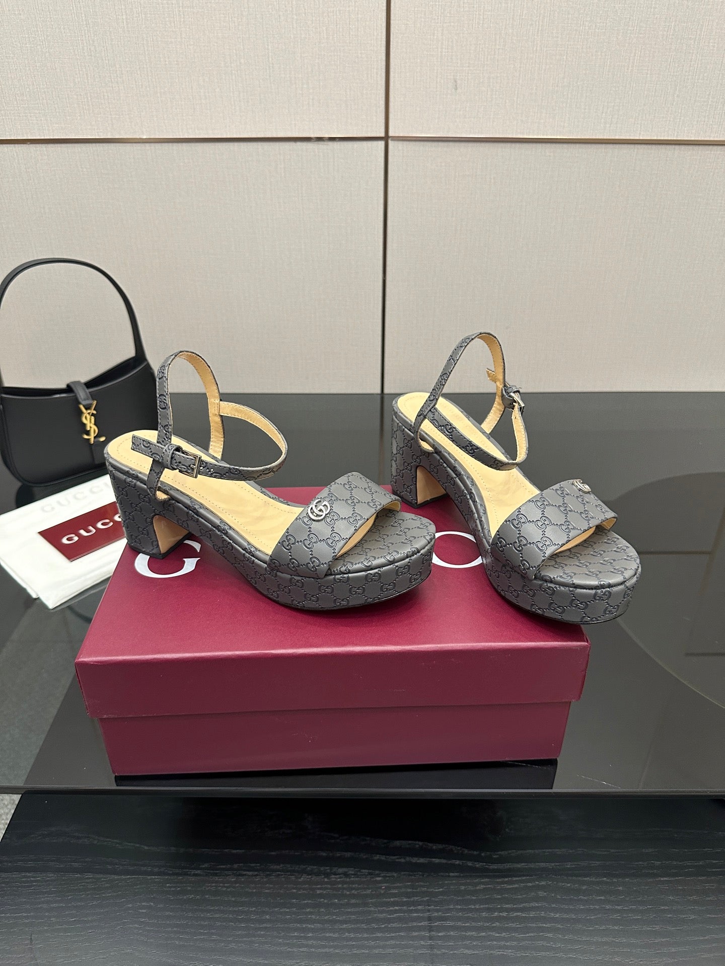 Gucci ladies platform sandals in gray monogram canvas, thick heel and T-strap
