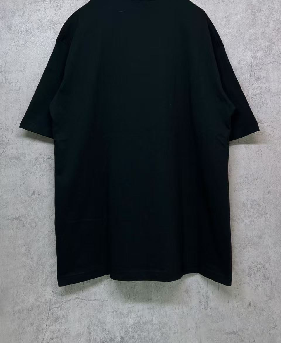 Black T-shirt back view, straight hem with short sleeves