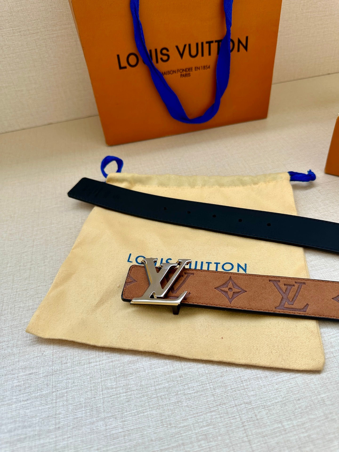 Louis Vuitton belt on dust bag: brown monogram strap with gold-tone LV buckle