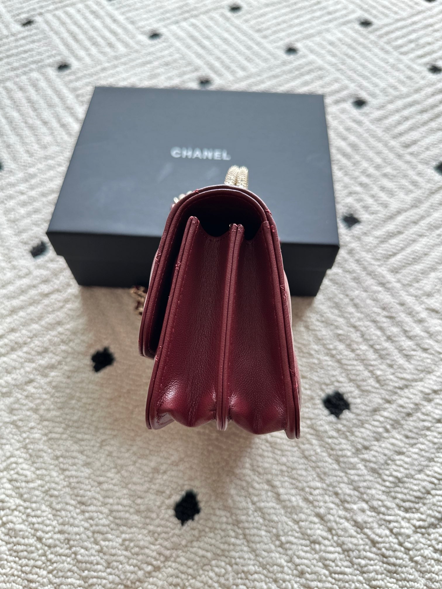 Chanel quilted shoulder bag with pleated back, burgundy leather