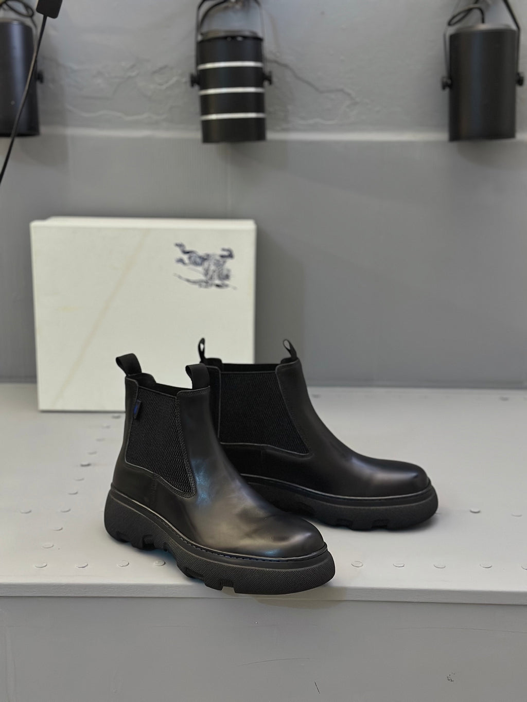 Black leather Chelsea boots, rounded toe and chunky rubber sole