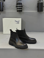 Black leather Chelsea boots, rounded toe and chunky rubber sole