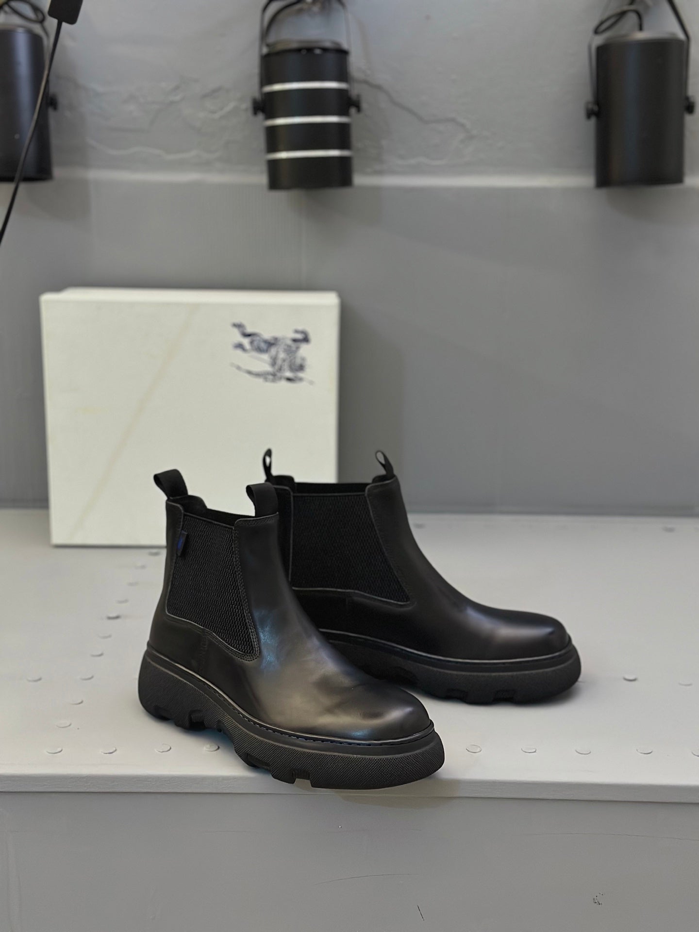 Black leather Chelsea boots, rounded toe and chunky rubber sole