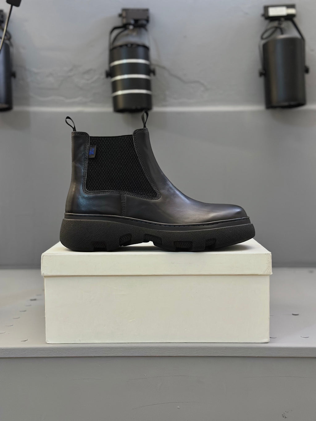 Black leather Chelsea boot with elastic gore and pull tab