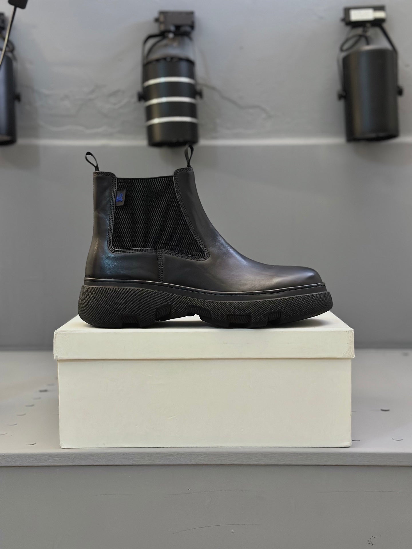 Black leather Chelsea boot with elastic gore and pull tab